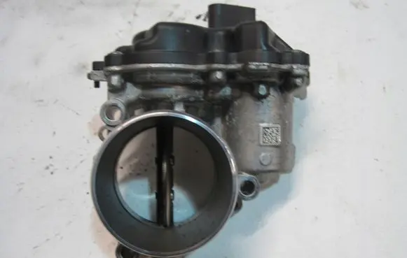 Volkswagen Crafter Throttle body valve 04L128063AD