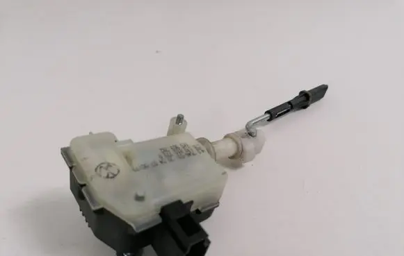 Volkswagen PASSAT B6 Central locking motor 1T0810773A