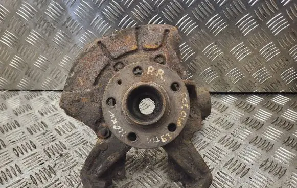Front wheel hub