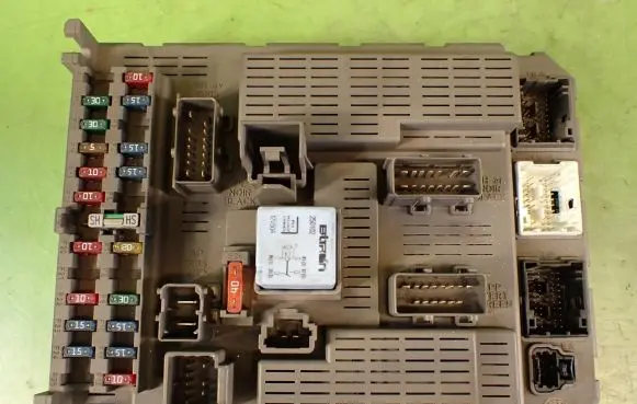 Citroen C5 Fuse module 9648235680