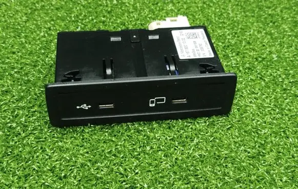 Mercedes-Benz Citan II W420 USB socket connector A2C1668941200 A1678201302 D005792