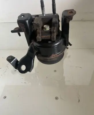 Toyota Corolla Verso AR10 Engine mount bracket