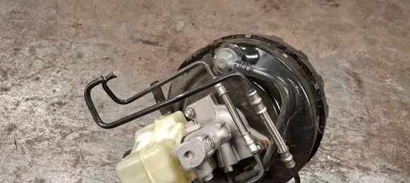 BMW 1 E81 E87 Brake booster 6775929