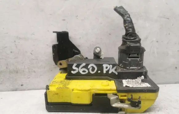 Volvo S60 Front door lock 30699747