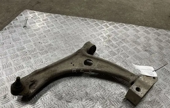 Volkswagen PASSAT B7 Front lower control arm/wishbone