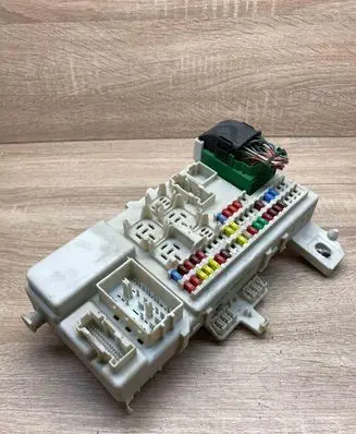 Mazda 323 Fuse module 519216048