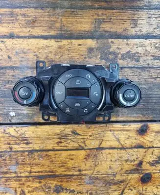Ford Fiesta Climate control unit 8A6T18C612