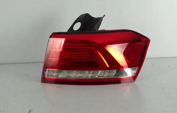 Volkswagen PASSAT B8 Rear/tail lights