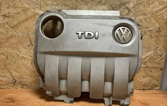 Volkswagen PASSAT B6 Engine cover (trim) 03G103967A 03G103967F