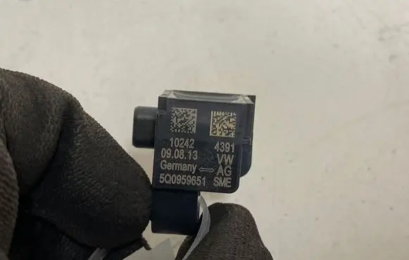 Audi A3 S3 8V Airbag deployment crash/impact sensor 5Q0959651