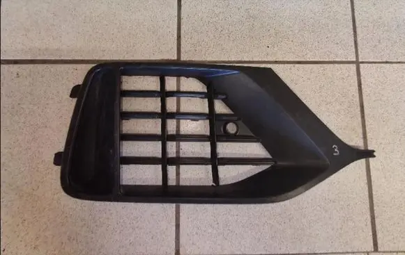 Audi Q8 Front fog light trim/grill 4M8807682B