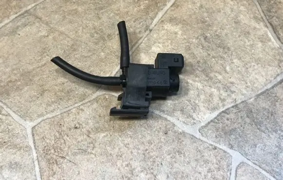 BMW 5 GT F07 Turbo solenoid valve 7810831