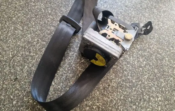 Skoda Octavia Mk1 (1U) Front seatbelt