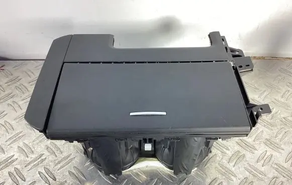 Cup holder front