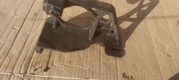 Nissan Qashqai Engine mounting bracket