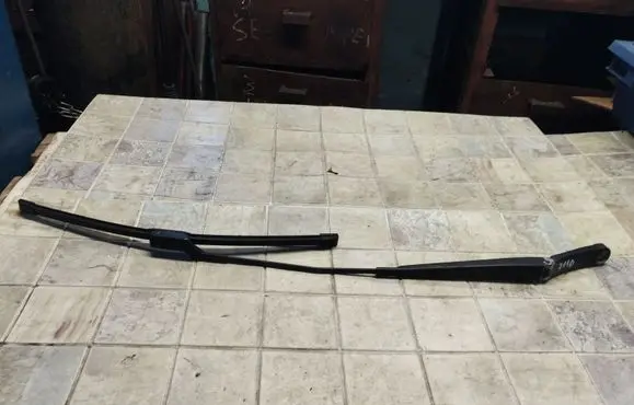 Volkswagen PASSAT B6 Windshield/front glass wiper blade 3C1955410B