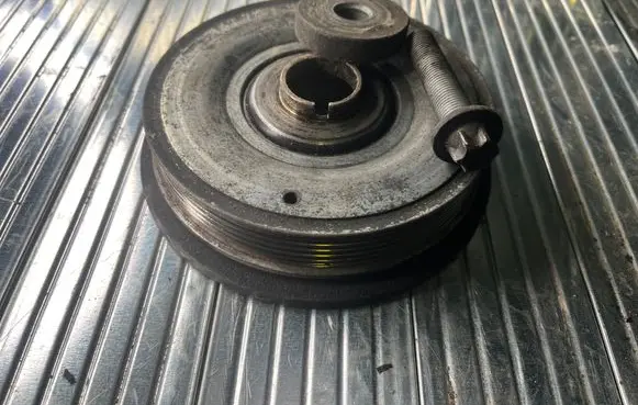 Nissan Interstar Crankshaft pulley KLOKENE