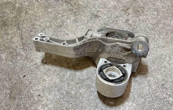 Audi e-tron Sway bar bush bracket, front 9J1413358A
