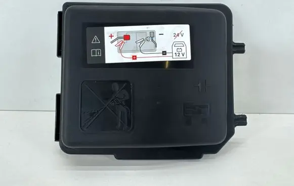 Opel Corsa F Fuse box cover 9824510780