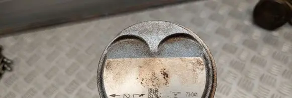 Dodge Durango III Piston with connecting rod