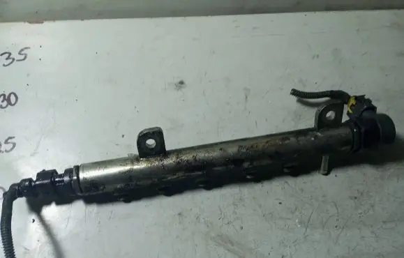 Opel Zafira B Fuel main line pipe 55200266