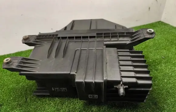 Lexus RX 330 - 350 - 400H Air filter box 1001407590