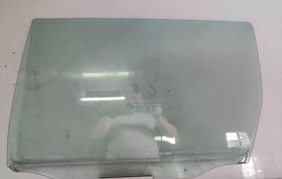 Volvo XC70 Rear door window glass 43R001105 E000186 DOT57M20AS2