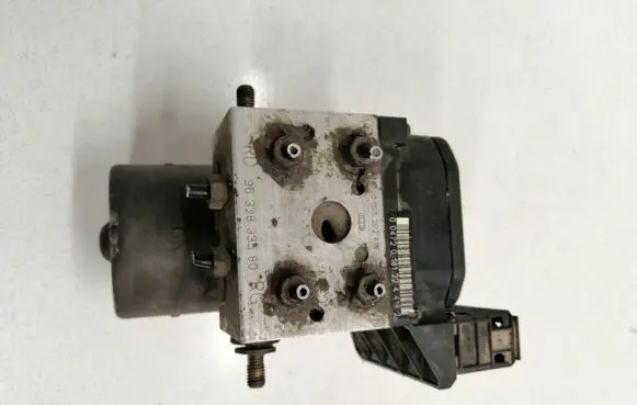 Peugeot 607 ABS Pump 9632833580