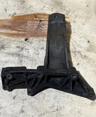 BMW 3 E46 Engine mounting bracket 6753225