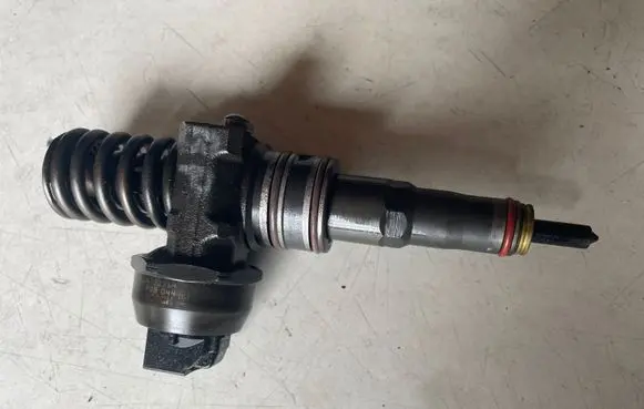 Volkswagen Sharan Fuel injector 038130073BP