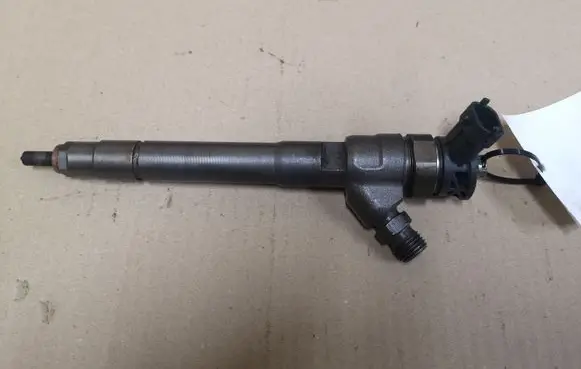 Renault Trafic III (X82) Fuel injector 0445110546