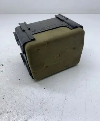 Mercedes-Benz E W212 Central locking vacuum pump A0008000018