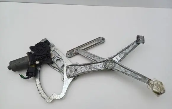 Mercedes-Benz C W202 Front door window regulator with motor 0130821708