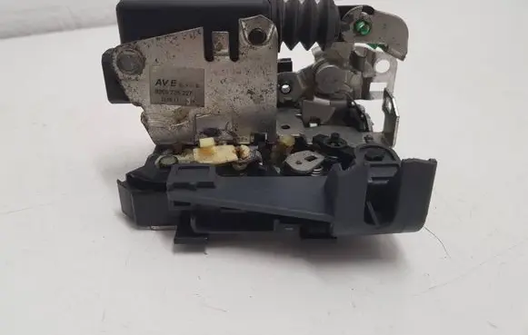 Dacia Duster Front door lock 8200735227