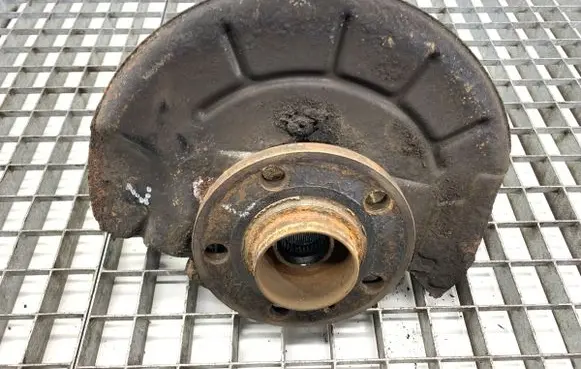 Volkswagen Polo V 6R Front wheel hub spindle knuckle 