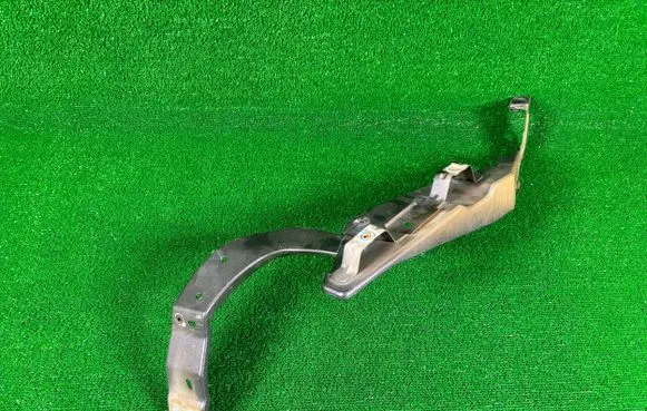 Citroen C4 II Picasso Fender mounting bracket