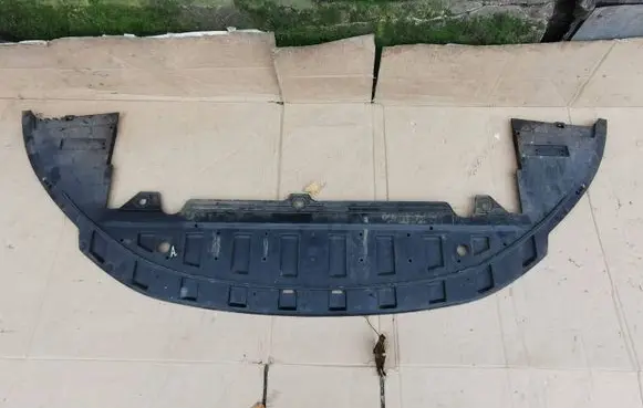 Volvo V70 Front bumper skid plate/under tray 31353600
