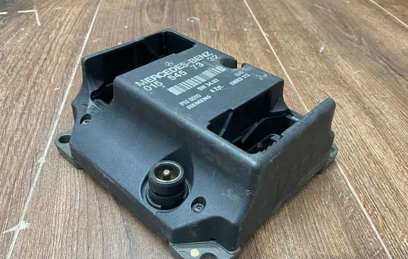 Mercedes-Benz C W202 Ignition amplifier control unit 0155457332