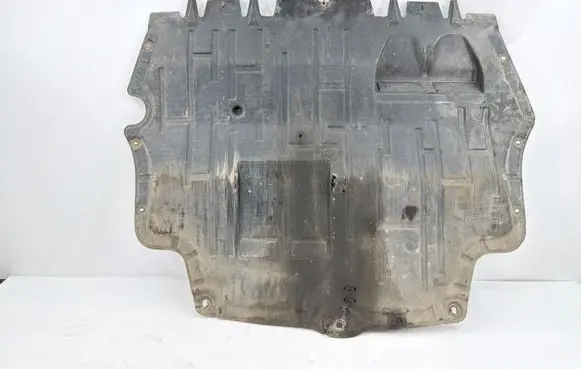 Volkswagen PASSAT B7 Engine splash shield/under tray 3C0825237H