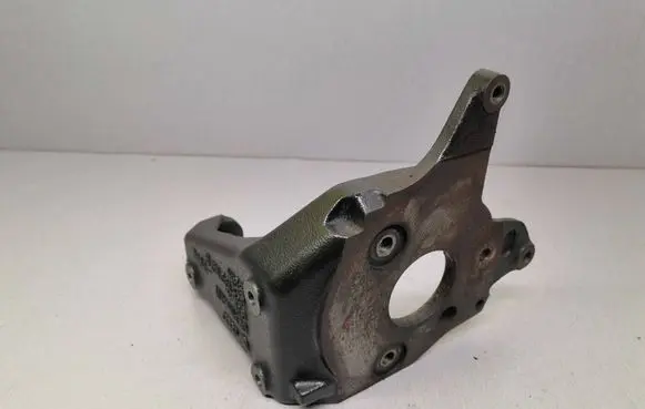 Volkswagen PASSAT B4 Fuel pump bracket 028130147B