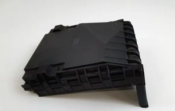 Volkswagen PASSAT B6 Fuse box cover 1K0937132F