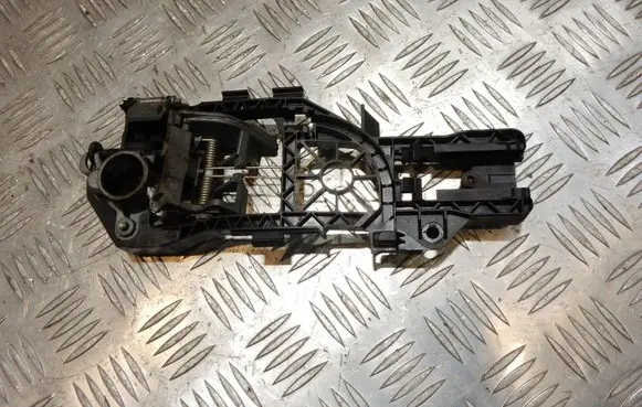 Volkswagen PASSAT B6 Front door exterior handle/bracket 3C0837885H 4746