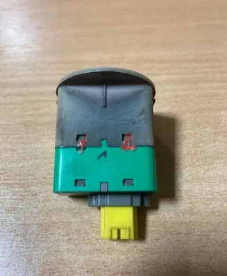 Passenger airbag on/off switch