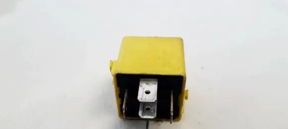 Mercedes-Benz S W220 Other relay A0025421419 V23134-A52-X335