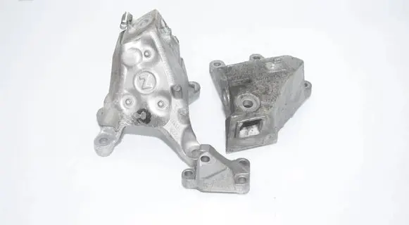 BMW 5 G30 G31 G38 Engine mounting bracket 6870754 8511628 6864593