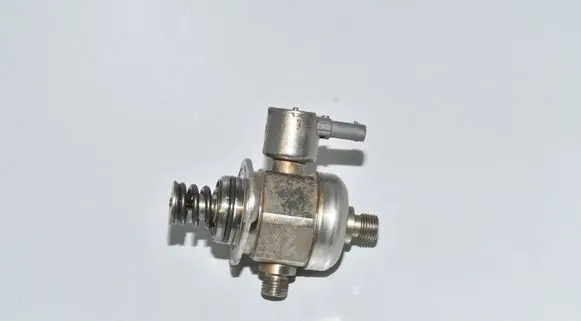 BMW 4 F32 F33 Fuel injection high pressure pump 7847204 0261520255 13517847204