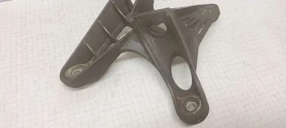 Volkswagen PASSAT B6 Gear shift cable bracket 1K0711789G
