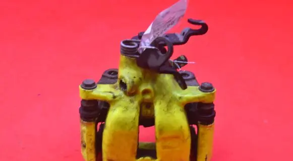 Skoda Superb B6 (3T) Rear brake caliper