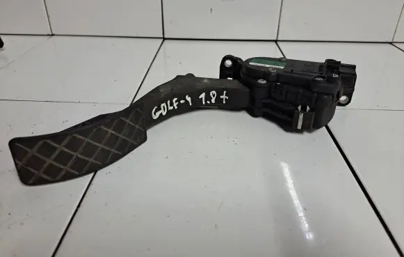 Volkswagen Golf IV Accelerator throttle pedal 6Q1721503C