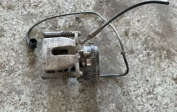 Mercedes-Benz A W176 Rear brake caliper